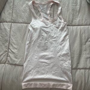 Light pink Lululemon swiftly tech 2’0